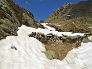 41 Proseguiamo a dx sul versante nord ancora innevato